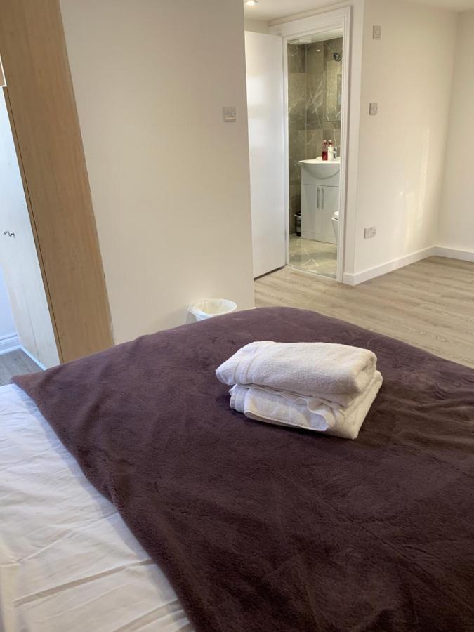 Beautiful All Room En-Suite 4 Bedrooms House , Free Parking, Wifi, Corporate, Contractors, Family Relocation, Contact Us For Long Term Rate Ilford Exterior foto